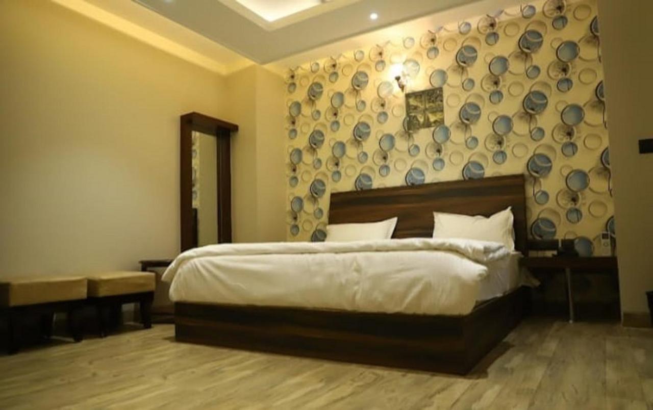 Hotel The Midnight By Wb Inn Agra  Εξωτερικό φωτογραφία
